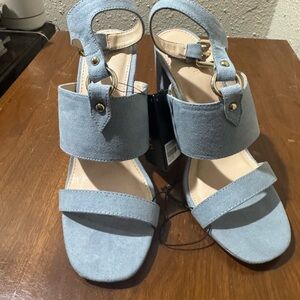 SOLD......Women's high heel sandals size 7